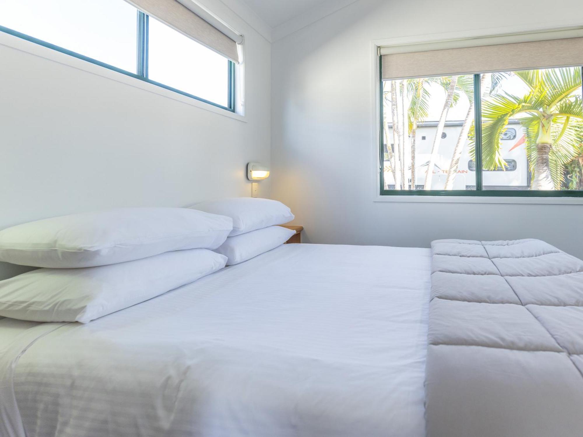 Nrma Bowen Beachfront Holiday Park Room photo